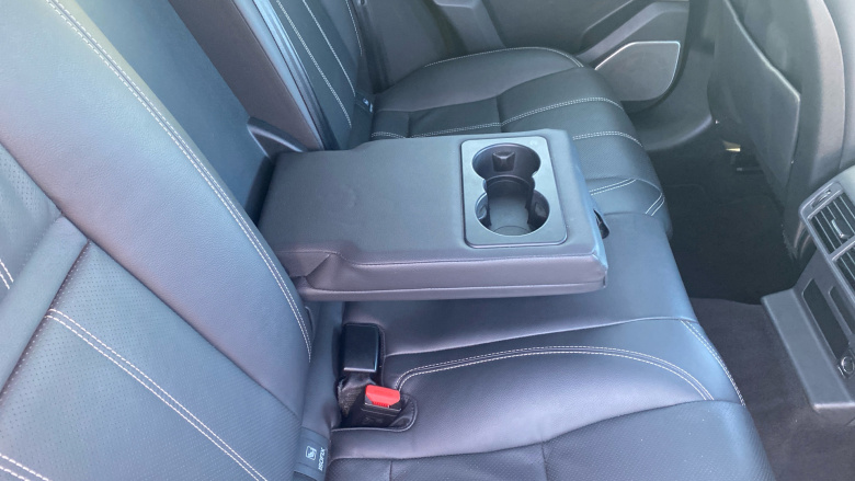 Land Rover Range Rover Velar 3.0 D300 MHEV R-Dynamic SE 5dr Auto Diesel Estate